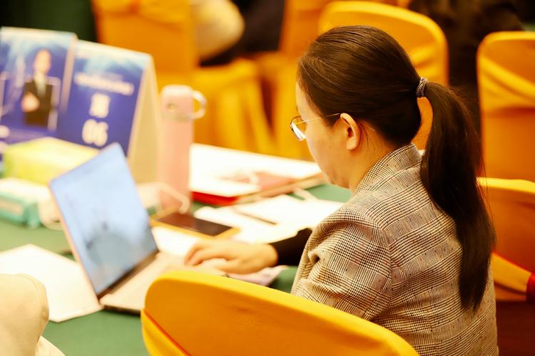 哲賢企業管理咨詢 以智慧驅動變革，以專業賦能增長